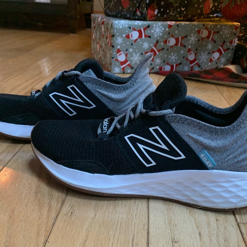 Ladies New Balance sneakers